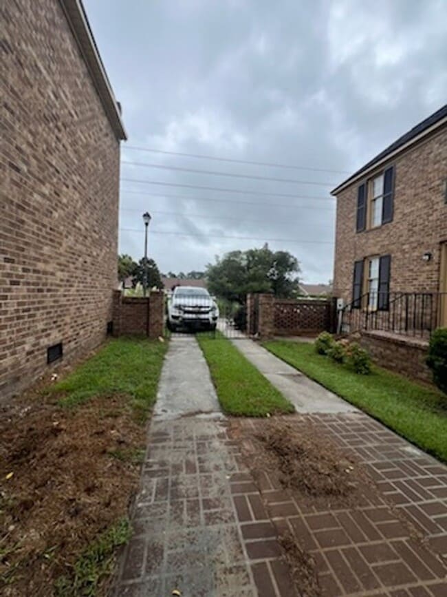Building Photo - 417 N Ebenezer Rd