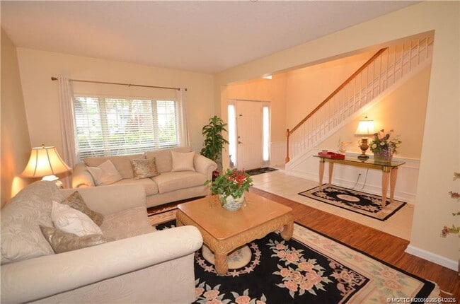 Building Photo - 753 NW Waterlily Pl