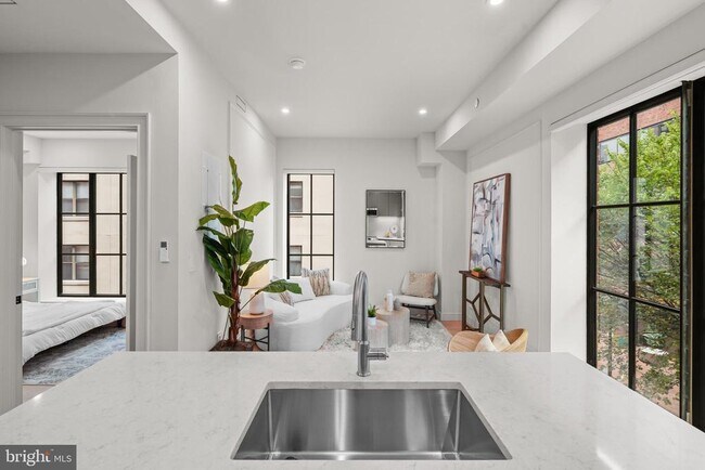 Building Photo - 2121 Ward Pl NW