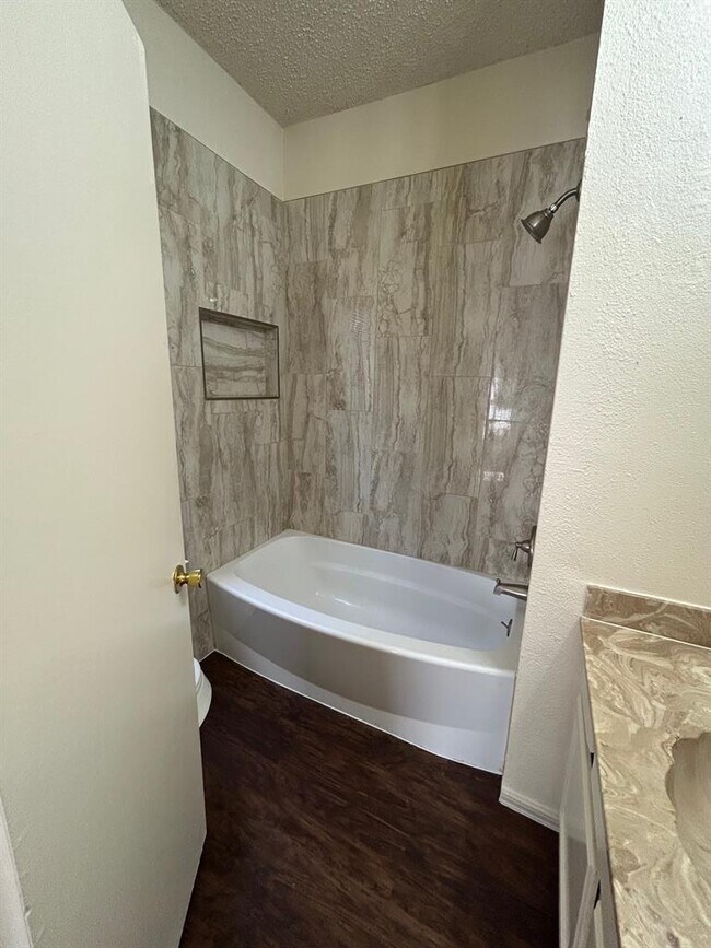 Building Photo - 1113 York Castle Dr