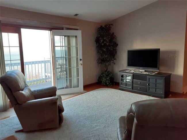 Building Photo - 3304 Baer Beach Rd