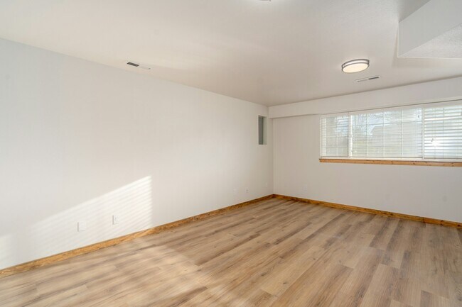 Building Photo - 9705 N Ptarmigan Dr