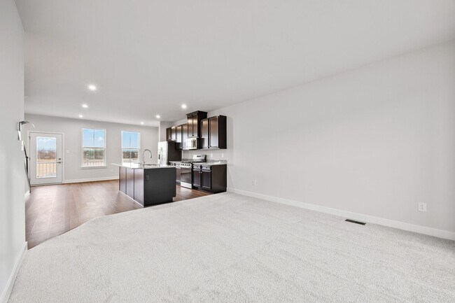 Building Photo - 22 Iron Horse Ln