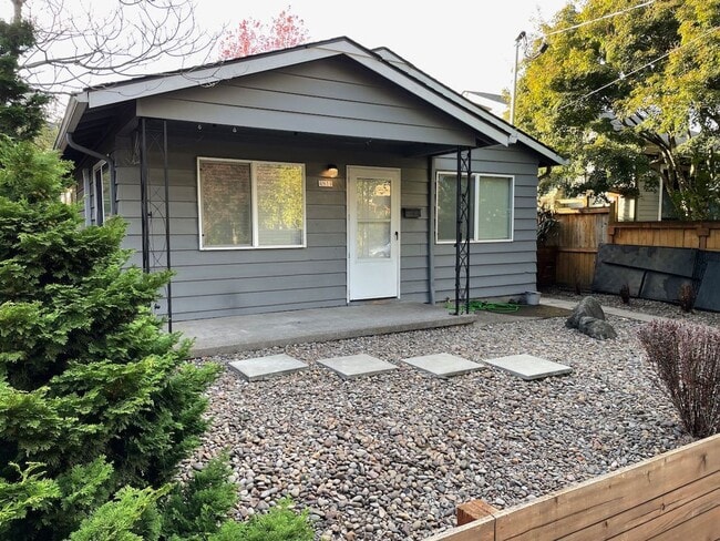 Building Photo - 4911 NE 27th Ave