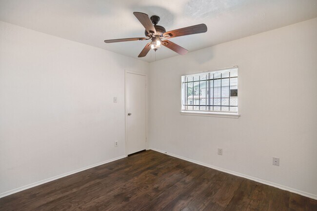 Building Photo - 12718 Panay Dr