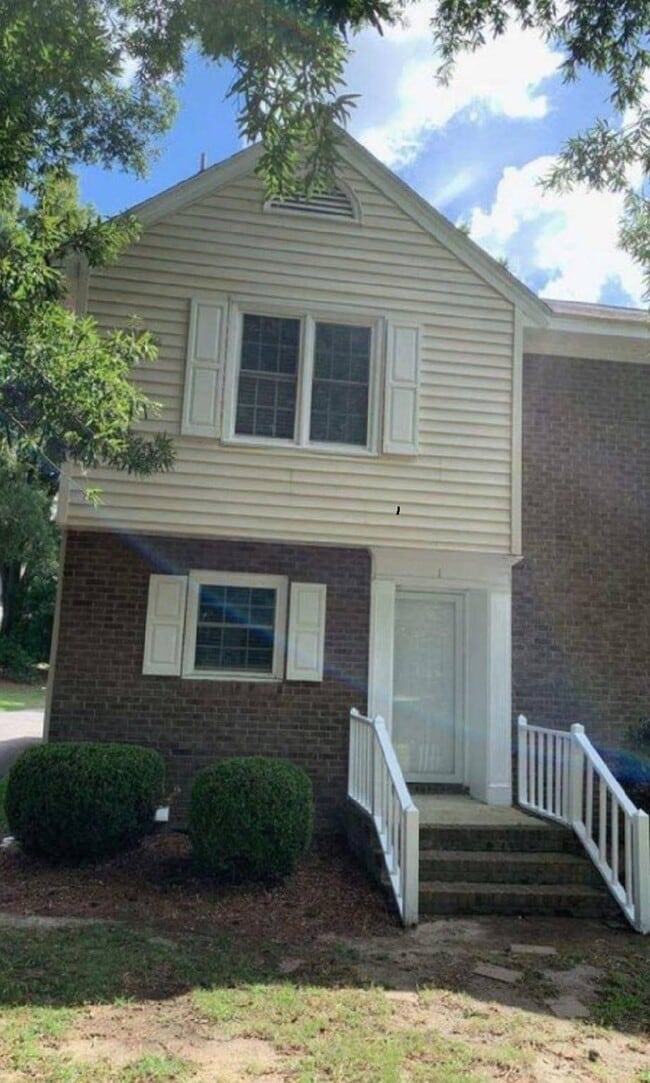 Building Photo - 2 Bedrooms 1.5 Bath