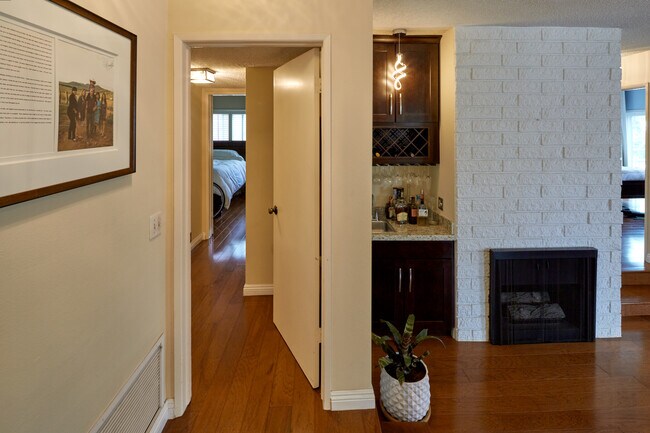 Building Photo - 817 10th St