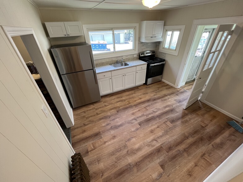 Building Photo - 53 Montauk St