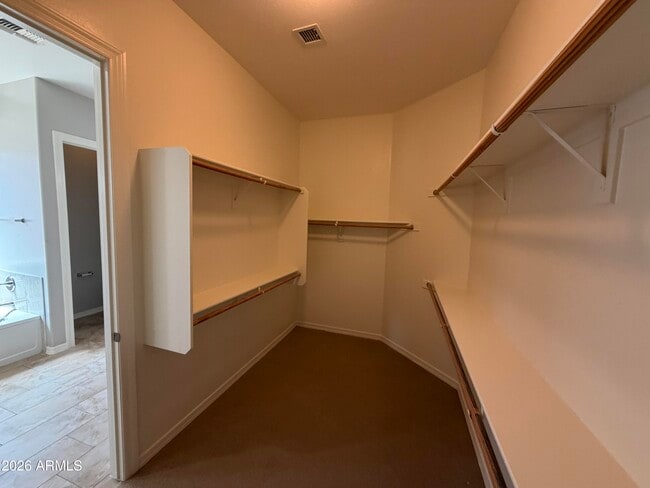Building Photo - 2417 E Iris Dr