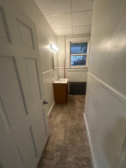 Building Photo - 57 College St