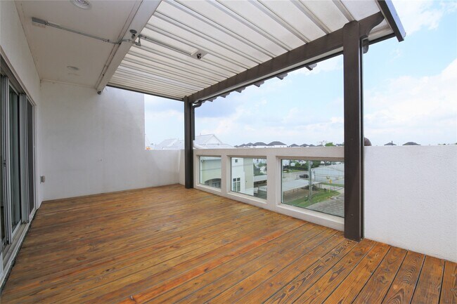 Building Photo - 5711 Kansas St