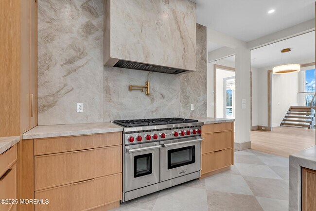 Building Photo - 19 Clarence Ave