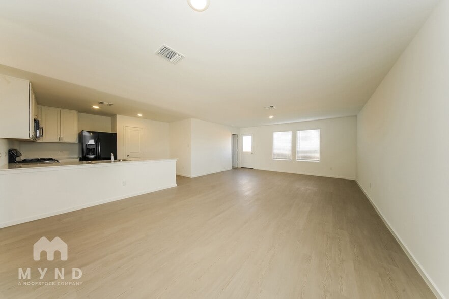 Building Photo - 3736 Los Cabos Dr