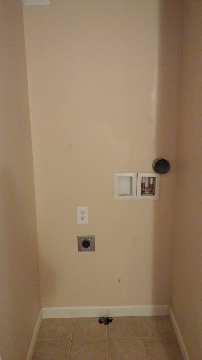 Building Photo - 2928 Paula Ln