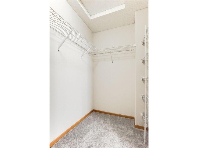 Building Photo - 5040 Holly Ln N