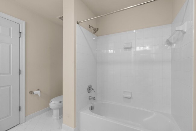 Building Photo - 3 Bed 2.5 Bath - Gaithersburg Townhouse - ...