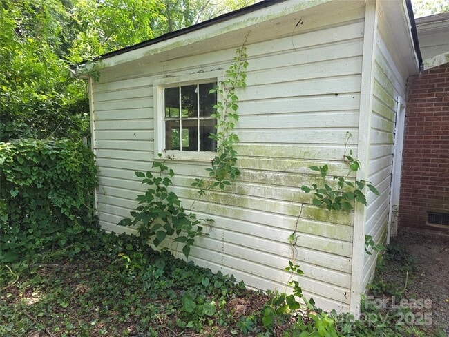 Building Photo - 4134 Sheridan Dr