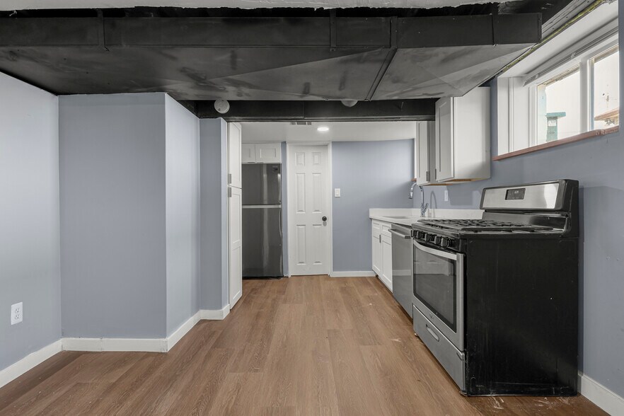 Building Photo - 425-427 Vester St
