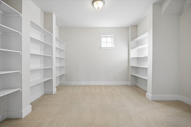 Building Photo - 13001 Hymeadow Dr