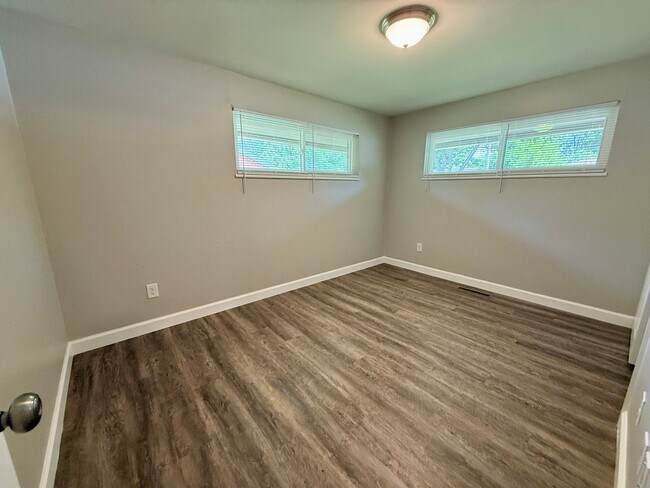 Building Photo - 4409 Primrose Ln
