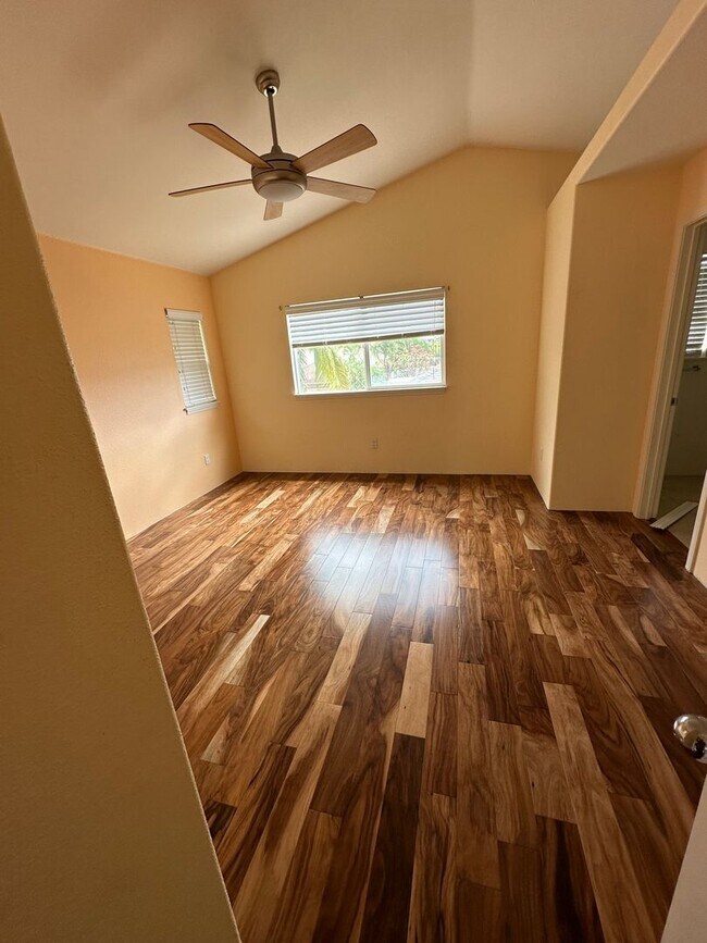 Building Photo - Available Now!  Beautiful 4 BD / 3 BA House in Ocean Pointe!