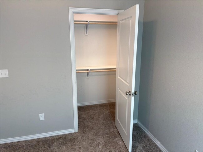 Building Photo - 19 Boreland Ln