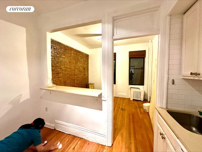 Building Photo - 192 Bleecker St