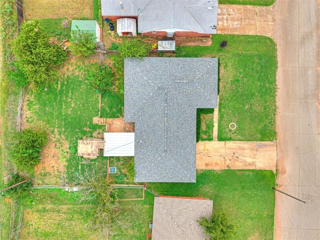 Building Photo - 1212 Lynnwood Dr