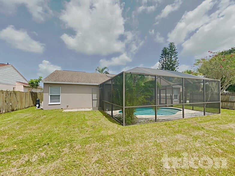 Building Photo - 6209 61st Ct E
