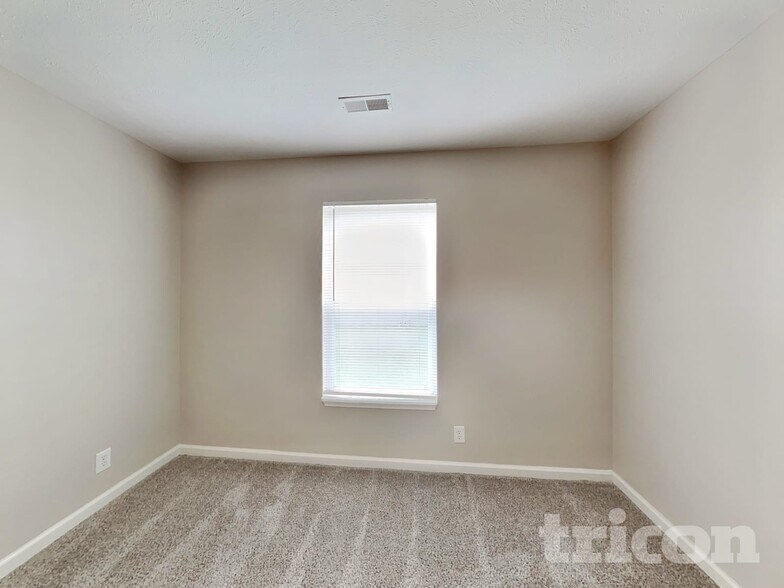 Building Photo - 5353 Shamus Dr