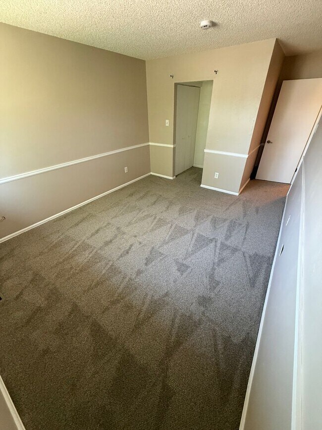 Building Photo - 4237 Monroe Dr