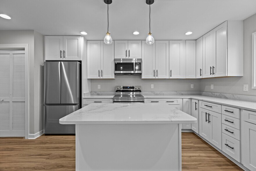 Building Photo - 5500 Fortunes Ridge Dr