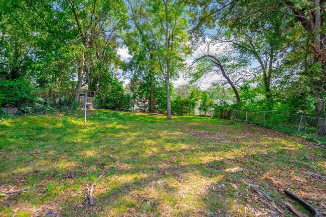 Building Photo - 204 Booth Rd