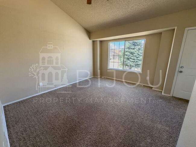 Building Photo - 850 Marshall Dr