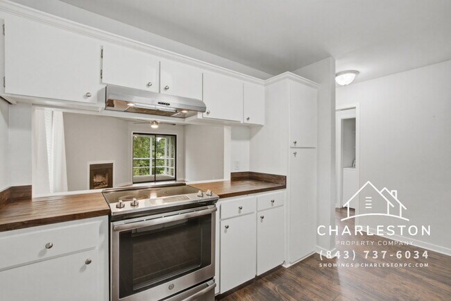 Building Photo - 2741 Jobee Dr