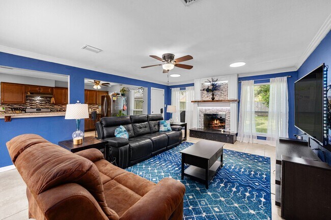 Building Photo - 6514 Vialinda Dr