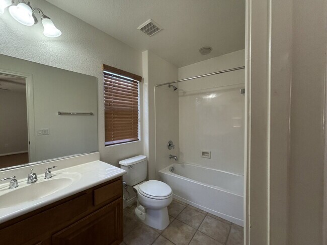 Building Photo - 3 Bed 3.5 Bath Summerlin - MOVE IN SPECIAL