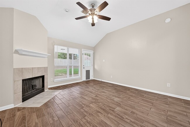 Building Photo - 22938 Sugar Bear Dr