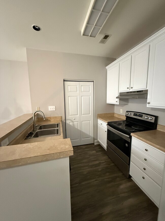 Building Photo - 917 Shearer St