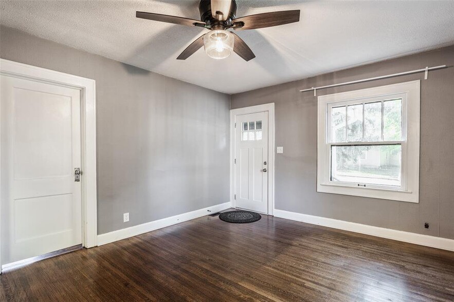 Living room with new ceiling light/fan - 5750 Rawles Ave