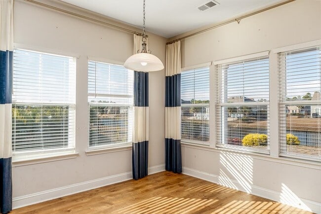 Building Photo - 1208 Ficus Dr