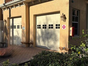 Building Photo - 3971 Square E Ln