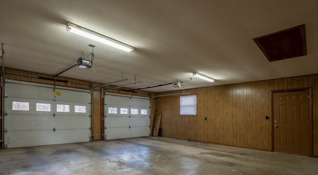 Building Photo - 5 Bedroom, 2 Bathroom Home in Greene County, TN