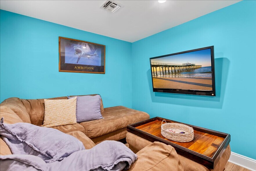 Building Photo - 16 S Nashville Ave