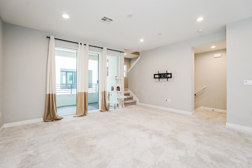 Building Photo - 2117 Copper Walk