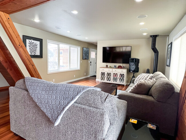 Building Photo - 22359 Mirror Lake Dr