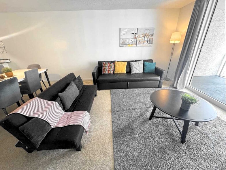 Primary Photo - 1 SE 12th St