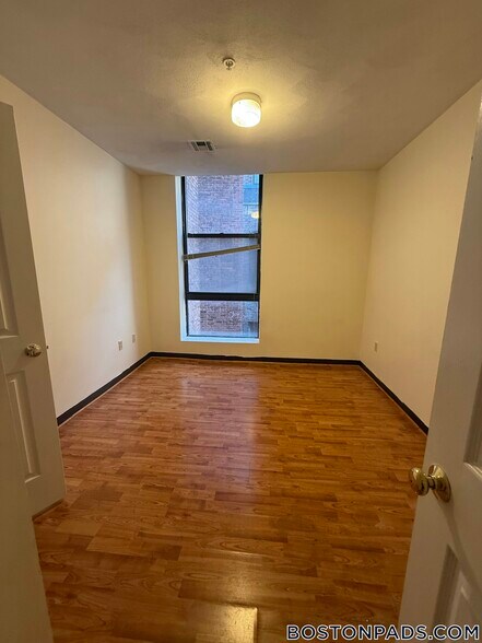 Building Photo - 81 Essex St