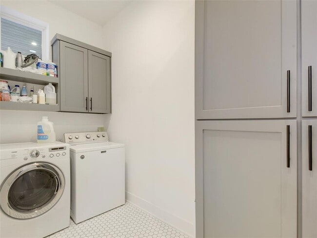 Building Photo - 1411 Cometa St