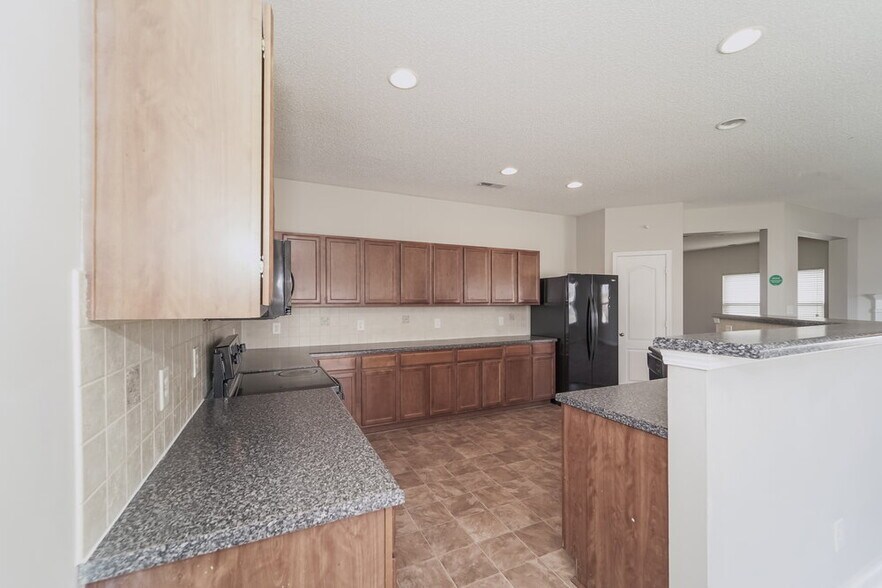 Building Photo - 13636 Coram Pl